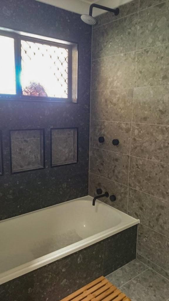 Shower bath tiling